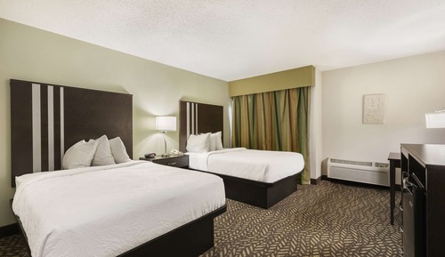 Standardzimmer, 2 Doppelbetten, Nichtraucher, Kühlschrank und Mikrowelle