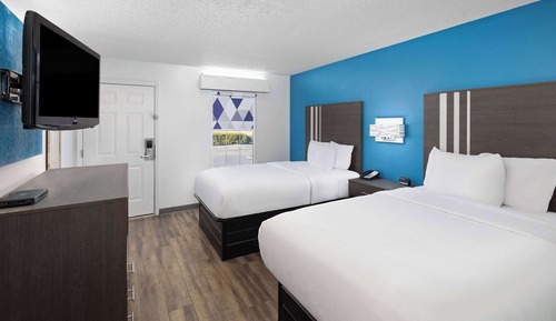 Zimmer, 2 Doppelbetten, barrierefrei, Nichtraucher (Mobility)