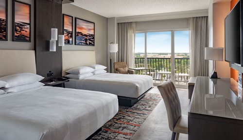 Zimmer, 2 Queen-Betten, Balkon