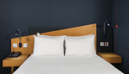 Standardzimmer, 1 Doppelbett, barrierefrei (with Free Hot Breakfast)