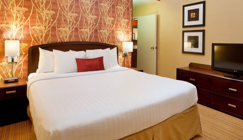 Zimmer, 1 King-Bett und Schlafsofa, barrierefrei (Hearing)