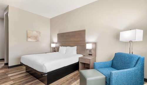 Standardzimmer, 1 King-Bett, barrierefrei, Kühlschrank und Mikrowelle (Walk-in Shower)