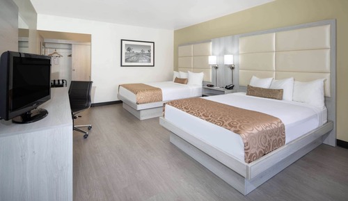 Room, 2 Queen Beds, Accessible, Non Smoking (Roll-in Shower)