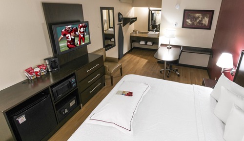 Premium-Zimmer, 1 King-Bett (Upgraded Bedding & Snack, Smoke Free)