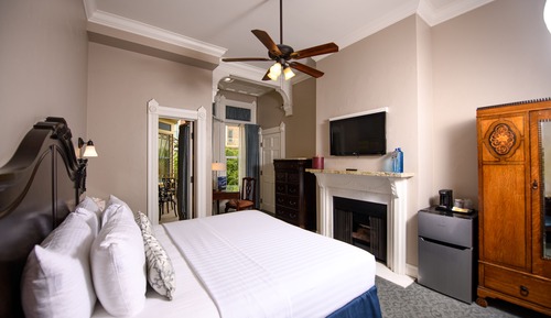 Zimmer, 1 King-Bett, Balkon, Stadtblick