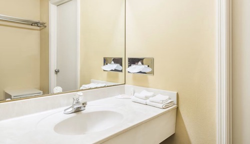 Zimmer, 2 Queen-Betten, Nichtraucher (Pet Friendly)