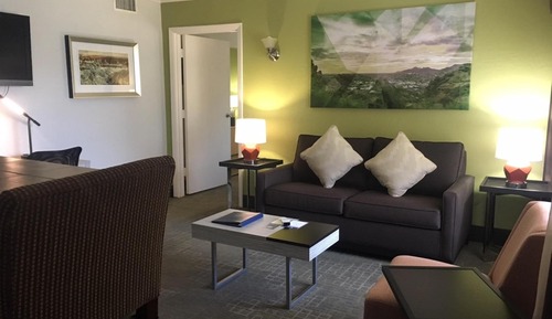 Suite, 1 King-Bett, Nichtraucher, Kühlschrank und Mikrowelle (Oversized Room;with Sofabed)