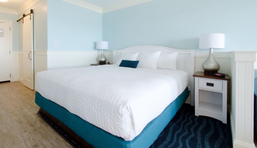 Deluxe-Zimmer, 1 King-Bett, Balkon, eingeschränkter Meerblick