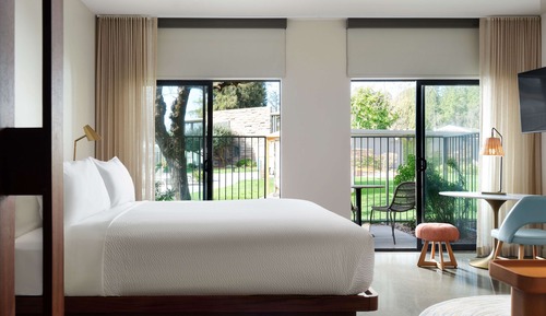 Zimmer, 1 King-Bett, barrierefrei, Badewanne (Pool View)