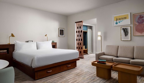 Zimmer, 1 King-Bett und Schlafsofa