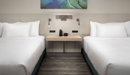 Zimmer, 2 Queen-Betten, barrierefrei (Hearing)