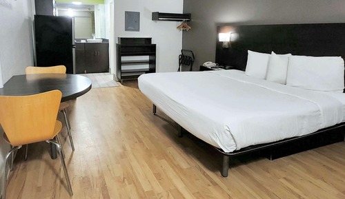 Standard-Suite, 1 King-Bett, Nichtraucher, Kühlschrank und Mikrowelle