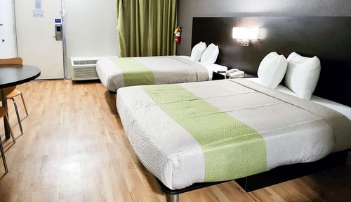 Standardzimmer, 2 Doppelbetten, Nichtraucher, Kühlschrank und Mikrowelle