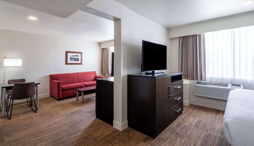 Suite, 1 King-Bett, barrierefrei, Badewanne (with Sofabed)