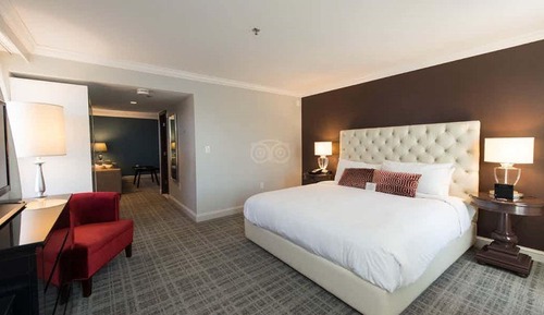 Junior-Suite, 1 King-Bett, barrierefrei, Badewanne (Mob/HR)