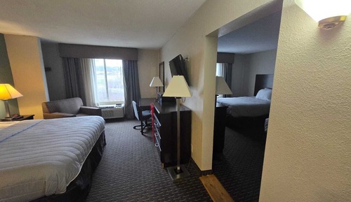 1 King Bed & 2 Full Bed