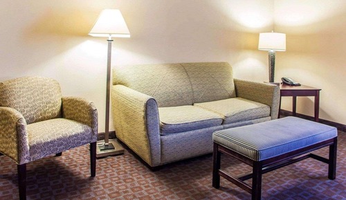 Suite, 1 King-Bett und Schlafsofa, barrierefrei, Nichtraucher (Efficiency, Tub Accessible)