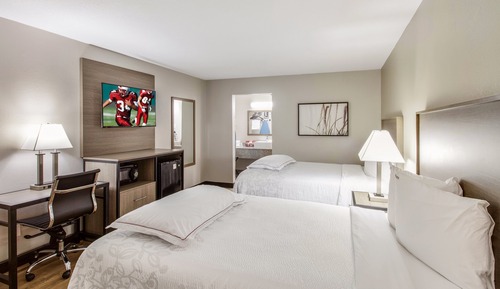Premium-Zimmer, 2 Doppelbetten (Upgraded Bedding & Snack, Smoke Free)