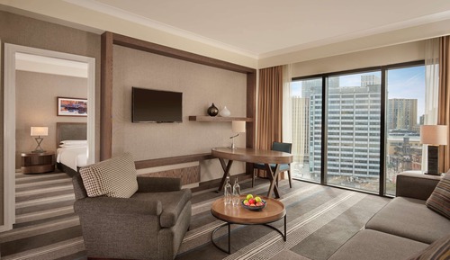 Suite, 1 King-Bett (Regency)