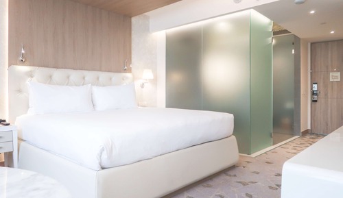 Superior-Zimmer, 1 King-Bett, barrierefrei (Mobility & Hearing, Roll-in Shower)