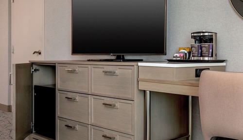 Junior-Suite, 1 King-Bett, barrierefrei (Roll In Shower)