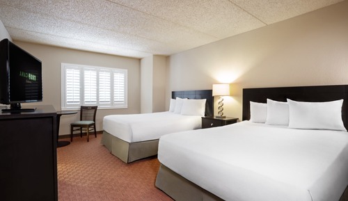 West Luxury 2 Queen Smoking