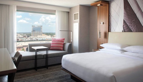 Club-Zimmer, 1 King-Bett und Schlafsofa (Mobility/Hearing Accessible, Tub)