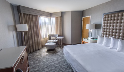 Zimmer, 1 King-Bett (High Floor)