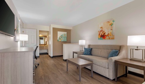 Suite, 1 Queen-Bett, Nichtraucher, Kühlschrank und Mikrowelle (Separate Living Room;with Sofabed)