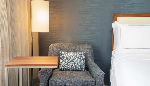 Zimmer, 1 King-Bett und Schlafsofa, barrierefrei, Badewanne (Mobility)