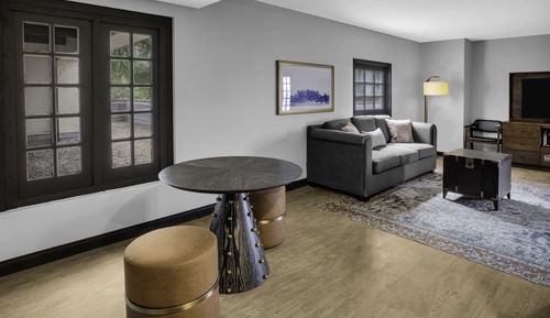 Zimmer, 1 King-Bett, Eckzimmer (Hearing)