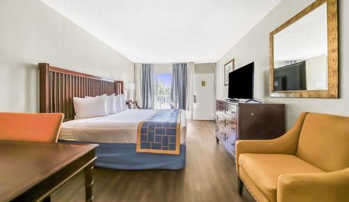 Zimmer, 1 Doppelbett, barrierefrei, Nichtraucher (Mobility/Hearing/Roll-In Shower)