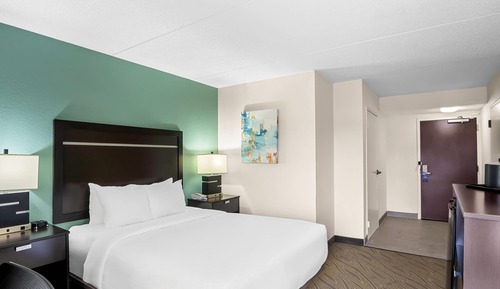 Zimmer, 1 Queen-Bett, barrierefrei, Nichtraucher (Accessible Tub)