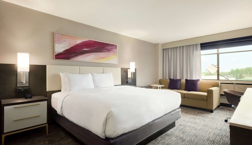 Zimmer, 1 King-Bett und Schlafsofa, barrierefrei (Hearing)
