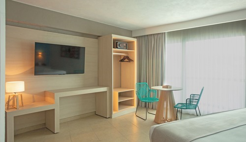 Confort King Partial Ocean View