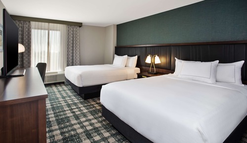 Zimmer, 2 Doppelbetten, barrierefrei, Nichtraucher (Mobility, Hearing, Roll-In Shower)