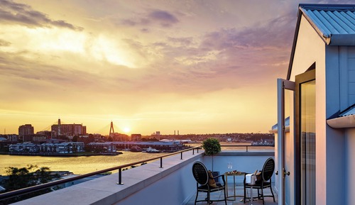 Premier-Zimmer, 1 King-Bett, Terrasse, Hafenblick