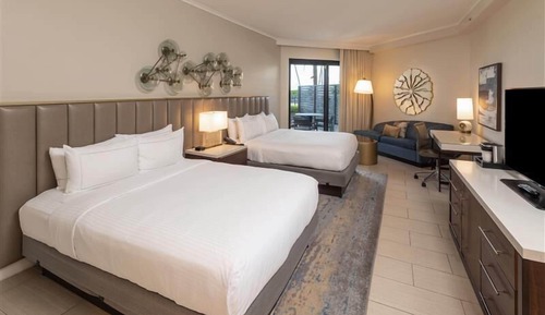 Zimmer, Mehrere Betten, Poolblick (Verdant Veranda)