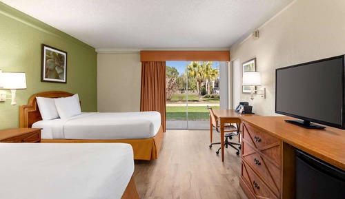 Zimmer, 2 Doppelbetten, barrierefrei, Nichtraucher (Mobility, Bathtub w/Grab Bars)