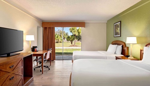 Familien-Suite, 1 Schlafzimmer, Nichtraucher (1 King Bed, 2 Double Beds)