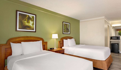 Zimmer, 2 Doppelbetten, Nichtraucher