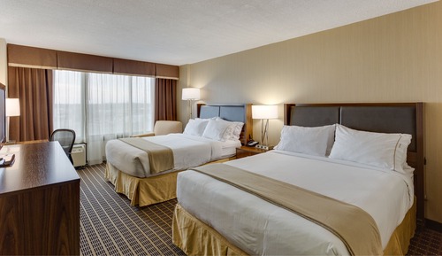 Zimmer, 2 Doppelbetten, rollstuhlgeeignete Dusche (Communications)