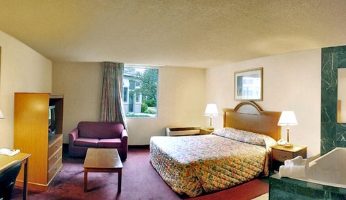 Zimmer, barrierearm, Nichtraucher (1 King Bed, Roll-in Shower)