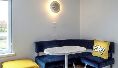 Zimmer, 1 King-Bett (Mobility/Hearing Access, Roll-In Shwr)