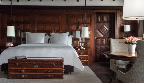 Colonial one-bedroom suite