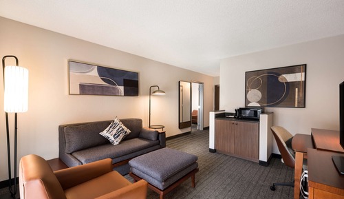 Suite, 1 King-Bett und Schlafsofa, barrierefrei (Mobility Tub One Bedroom)