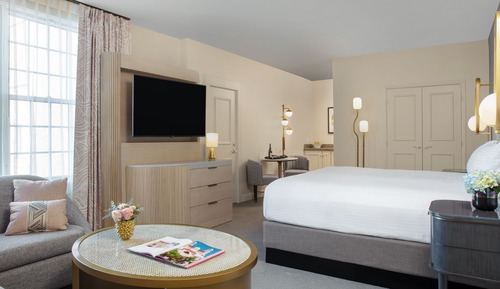 Junior Suite, 1 King Bed (Luxury)