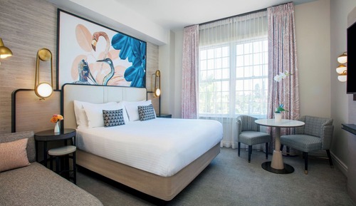 Deluxe Room, Balcony (King)