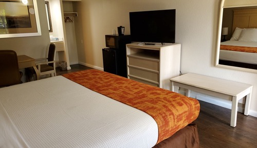 Standardzimmer, 1 King-Bett, Kühlschrank und Mikrowelle, Stadtblick