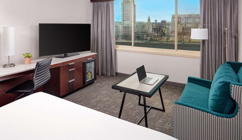 Zimmer, 1 King-Bett, Flussblick